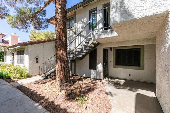 Building Photo - GORGEOUS 2 BEDROOMS CONDO*JUST COMPLETED UPGRADES*SOUTHWEST AREA*COMMUNITY AMENITIES*