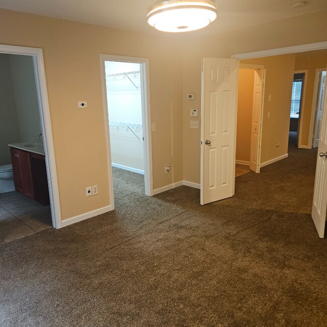 Building Photo - 1052 Crown Blvd