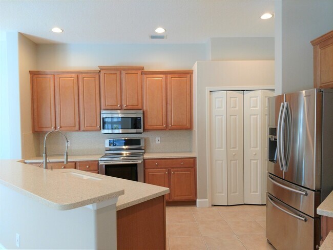 Building Photo - Annual Rental: Luxurious 4 Bedroom 3 bath POOL home in Woodlands of Rivendell! Just Blocks form P...