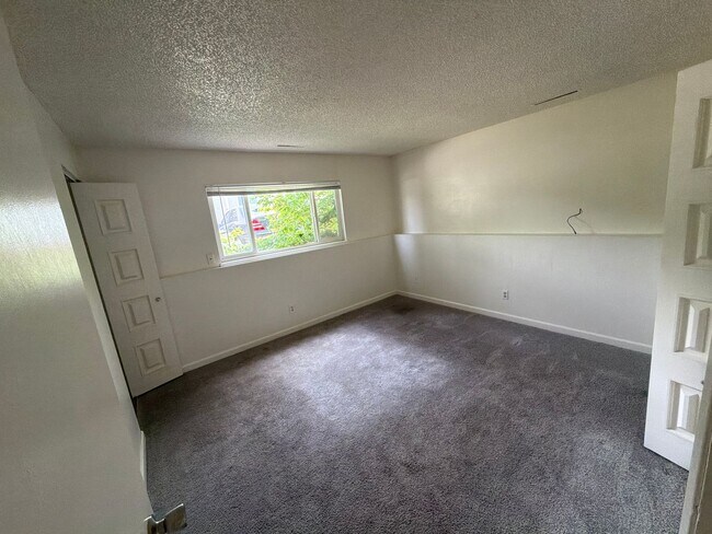 Building Photo - 4463 E Pikes Peak Ave