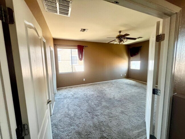 Building Photo - 879 E Stottler Dr
