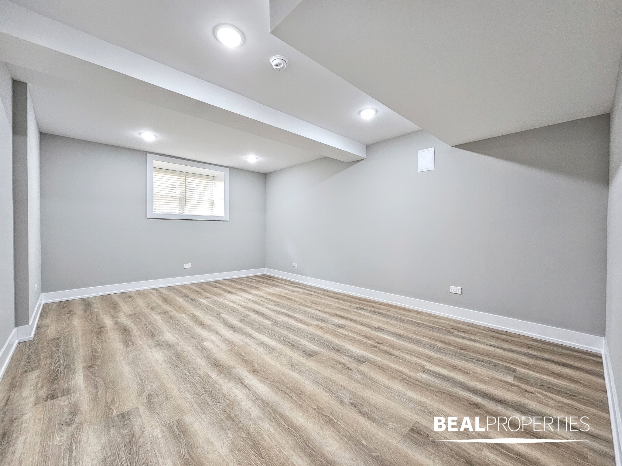 Building Photo - 428 W Belden Ave