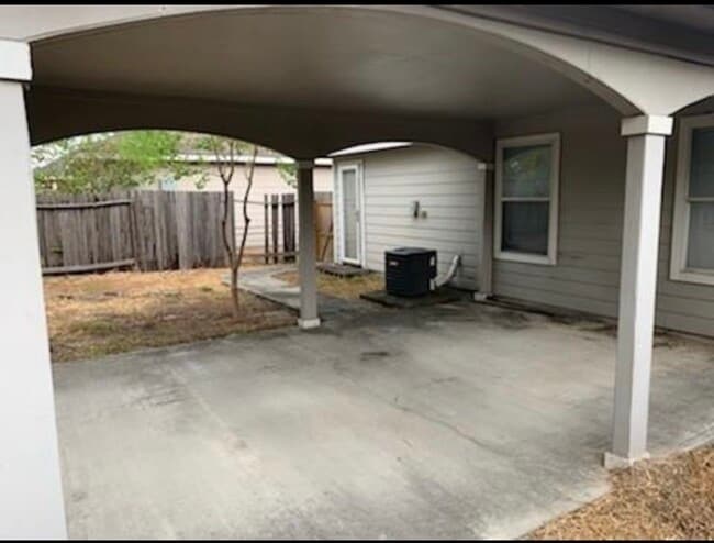 Building Photo - 15823 Regal Trace Ln