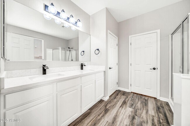 Building Photo - 7859 W Redbird Rd