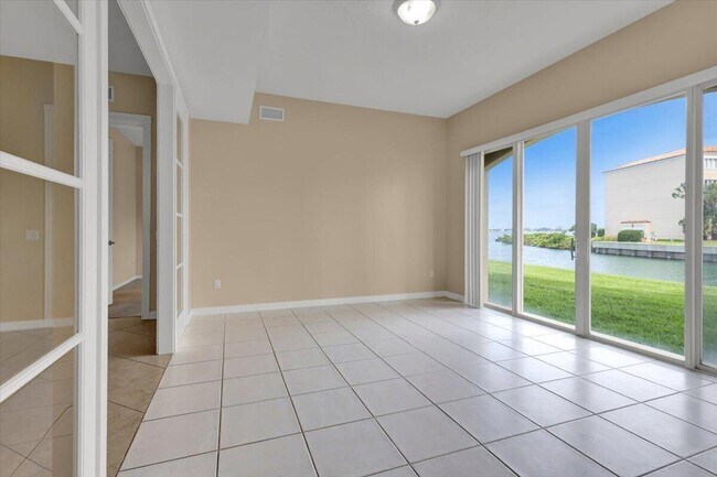 Building Photo - 5 Harbour Isle Dr E