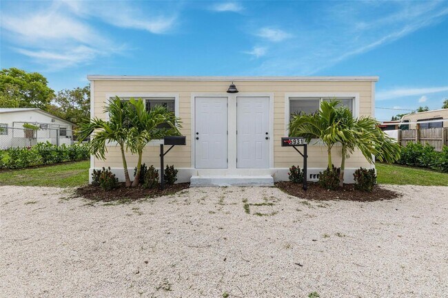 Primary Photo - 5931 SW 64th St