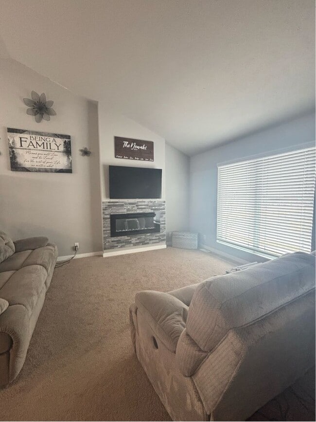 Building Photo - Beautiful Split-Level in BENNINGTON