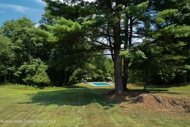 Building Photo - 4 Molland Dr