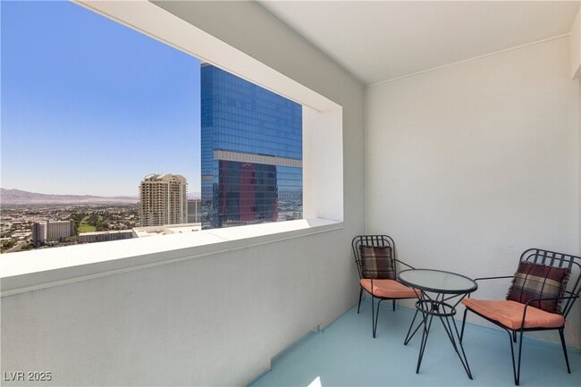 Building Photo - 2700 S Las Vegas Blvd