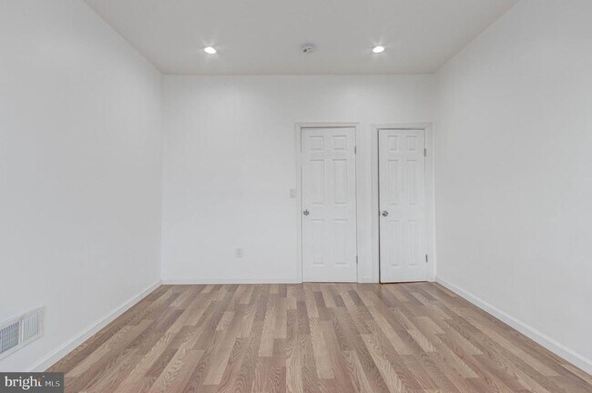 Building Photo - 2654 Wilkens Ave