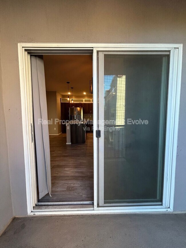 Building Photo - 2329 E Hidalgo Ave