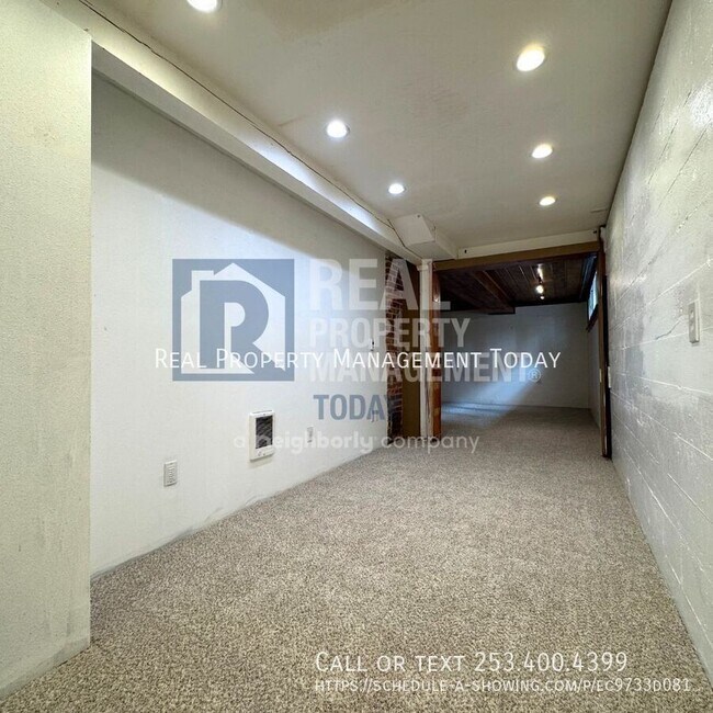 Building Photo - 6514 Lakewood Blvd SW