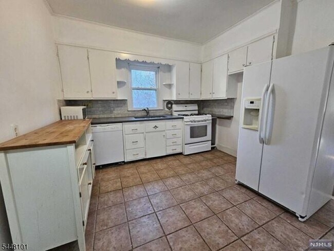 Building Photo - 482 Sterling Pl