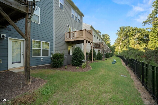Building Photo - 229 Daisy Grove Ln