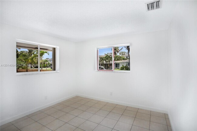 Building Photo - 1522 SW 30th St