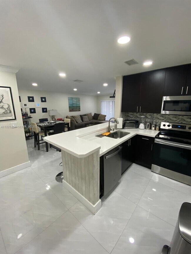 Building Photo - 4744 NW 114th Ave