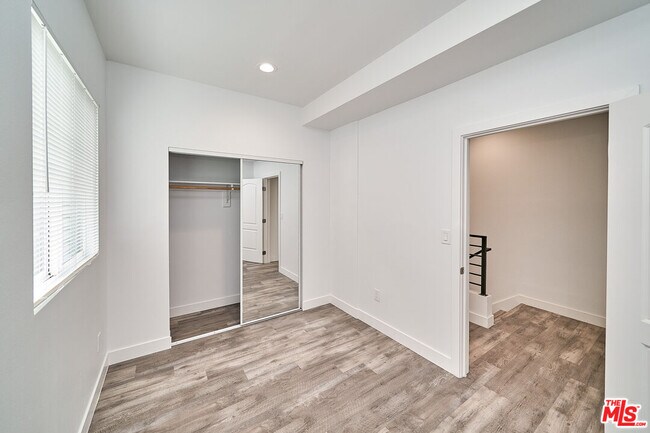 Building Photo - 603 1/2 W 41st St
