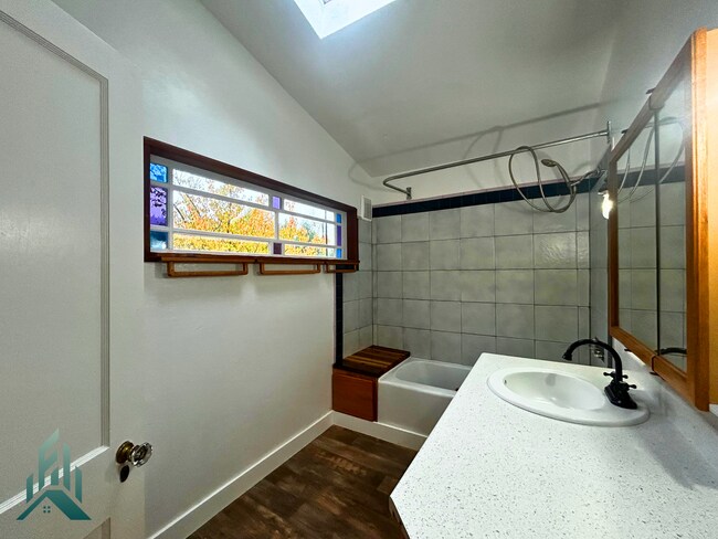 Building Photo - Peaceful Home Among the Evergreens in Eddy...