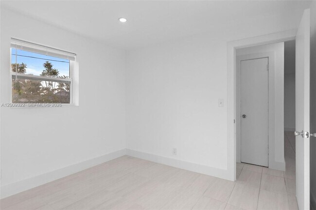 Building Photo - 1481 SW 49th Ave