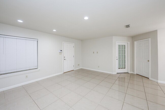 Building Photo - 9001 Taiga Ct