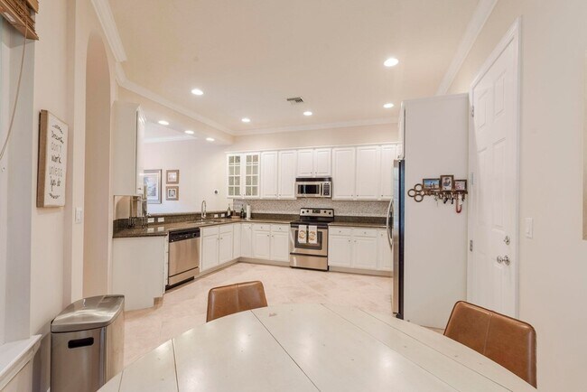 Building Photo - 106 Renaissance Dr