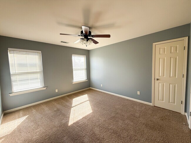 Building Photo - 1252 Washington Dr