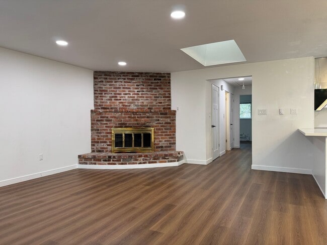 Building Photo - CLICK "REQUEST A TOUR" NOW!