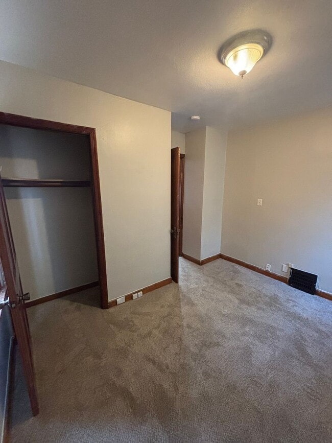 Building Photo - Charming 3-Bedroom in the Heart of Riverwest