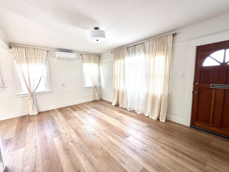 Building Photo - 108 Beryl St