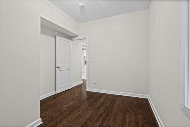 Building Photo - 1742 N Mayfield Ave