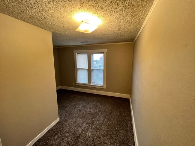 Building Photo - 1709 Laramie St