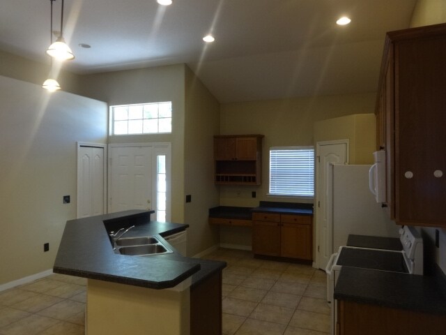 Building Photo - 2395 Key Ave