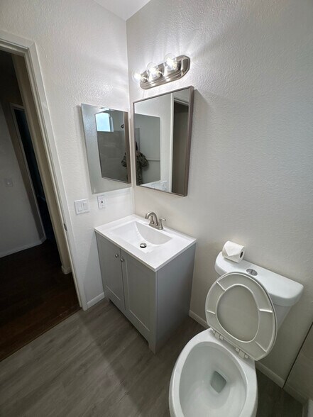 Building Photo - 41430 Avenida De La Reina