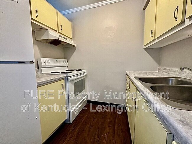 Building Photo - 1685 Alexandria Dr