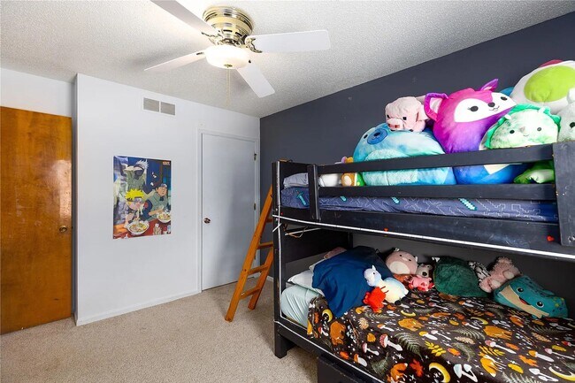 Building Photo - 5-Bedroom, 2-Bath Rental Home in Urbandale...