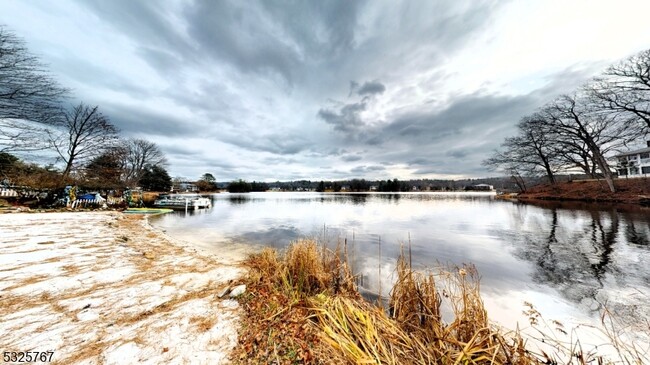 Building Photo - 420 A Lake Shore N