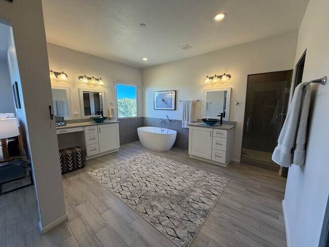 Building Photo - 14 Plano Arbolito