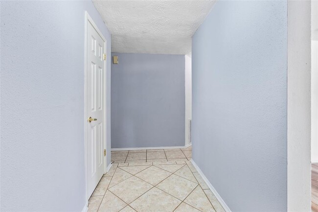 Building Photo - 22142 Pearl Lake Dr