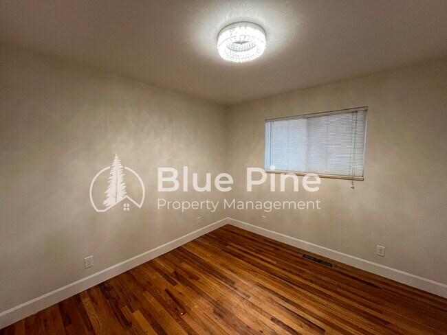 Building Photo - 315 Evans Ave