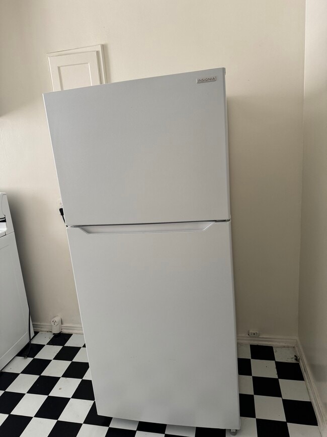 Fridge - 1532 S Beverly Dr