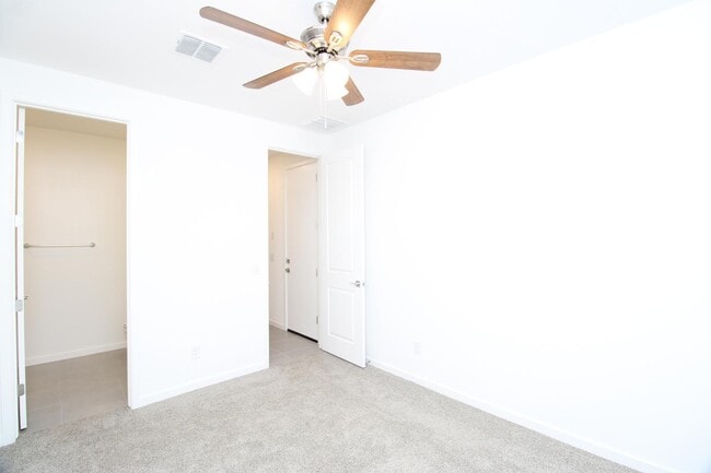 Building Photo - 16067 W El Cortez Pl