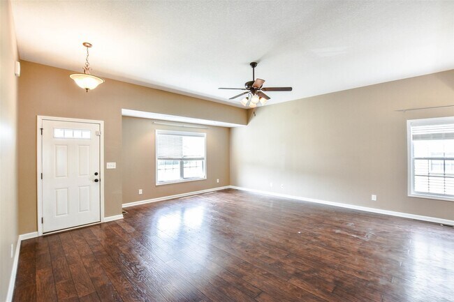 Building Photo - 3627 Fox Tail Dr