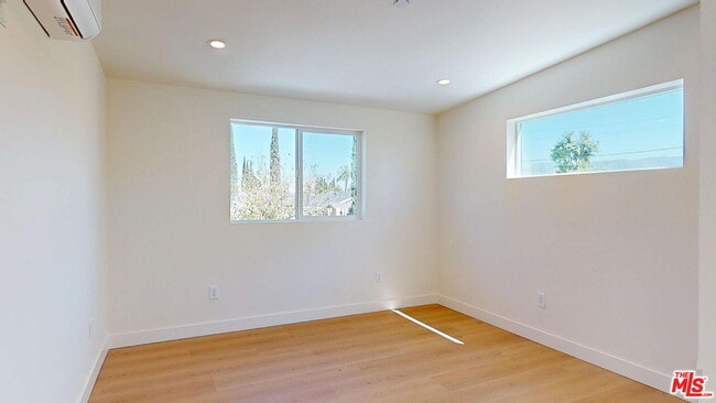 Building Photo - 6445 Satsuma Ave