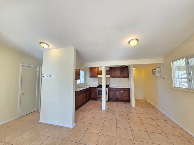 Building Photo - 2010 W Lumber St