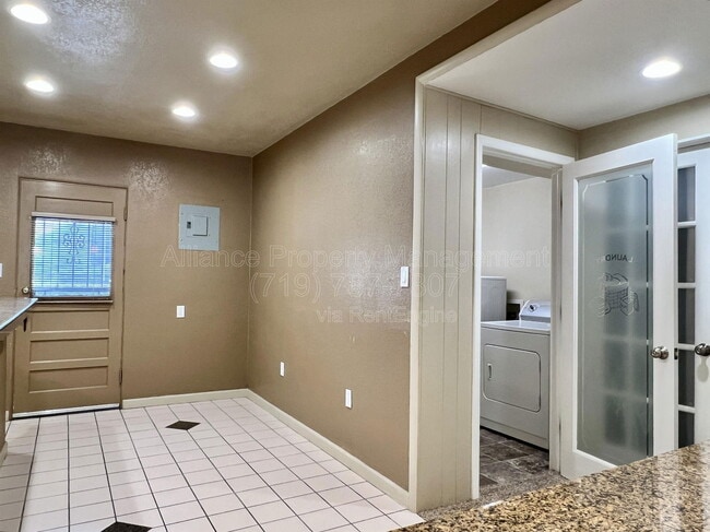 Building Photo - 401 Cheyenne Blvd