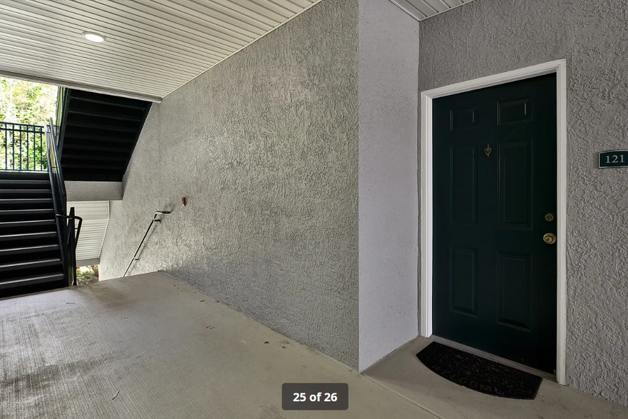 Building Photo - 18001 Richmond Pl Dr