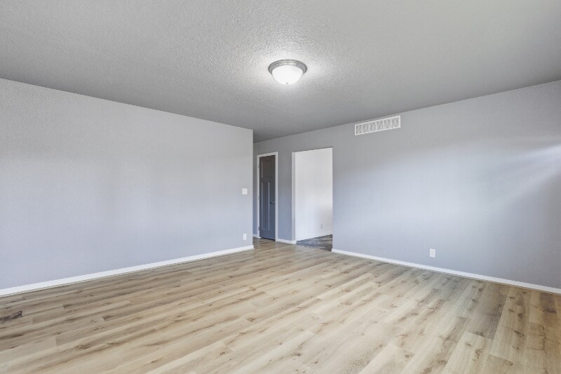 Building Photo - 2104 Prairie Ave