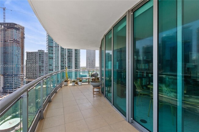 Building Photo - 350 S Miami Ave