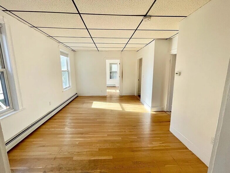 Building Photo - 90 Pierce St