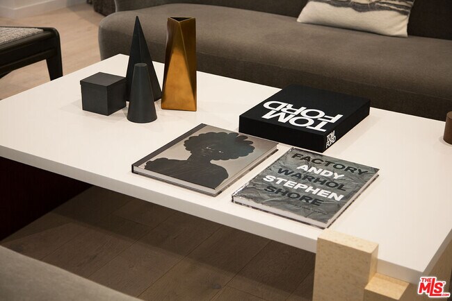 Building Photo - 8917 Cynthia St